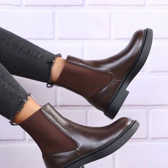 Minimalist Slip On Chelsea Boots - Picture 1 of 5